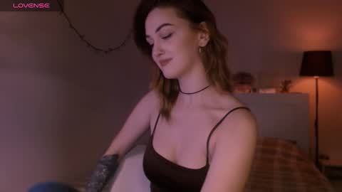 Snapshot of lillyfarey chatting on 10/22/25, 04:51 LillyFarey online show from 10/22/25, 04:51