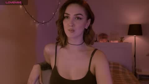 Snapshot of lillyfarey chatting on 10/28/25, 06:21 LillyFarey online show from 10/28/25, 06:21