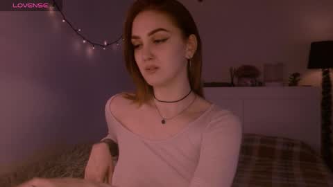 Snapshot of lillyfarey chatting on 11/17/25, 08:25 LillyFarey online show from 11/17/25, 08:25