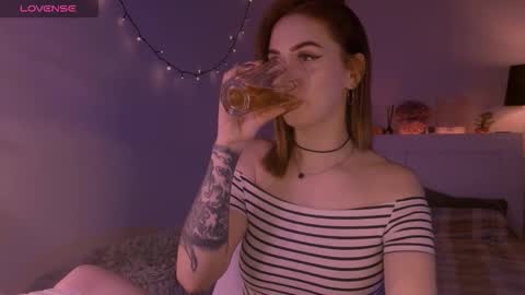 Snapshot of lillyfarey chatting on 11/19/25, 07:14 LillyFarey online show from 11/19/25, 07:14