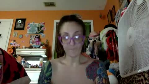 Snapshot of lillylushabae chatting on 09/10/25, 09:59 hi guys im back on here 3 online show from 09/10/25, 09:59