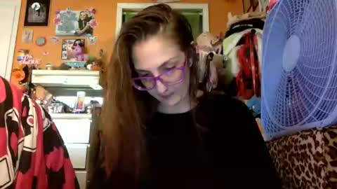 Snapshot of lillylushabae chatting on 09/15/25, 08:53 hi guys im back on here 3 online show from 09/15/25, 08:53