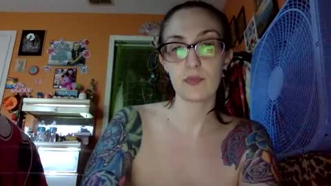 Snapshot of lillylushabae chatting on 10/12/25, 08:30 hi guys im back on here 3 online show from 10/12/25, 08:30