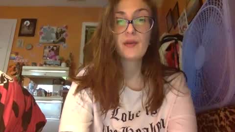 Snapshot of lillylushabae chatting on 10/13/25, 09:15 hi guys im back on here 3 online show from 10/13/25, 09:15