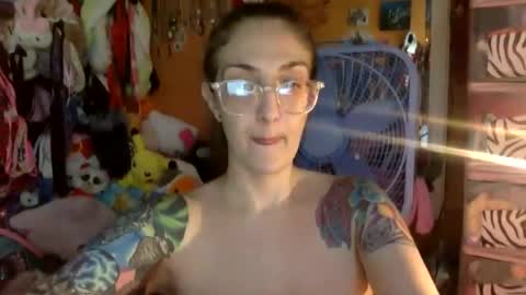 Snapshot of lillylushabae chatting on 10/20/25, 09:15 hi guys im back on here 3 online show from 10/20/25, 09:15