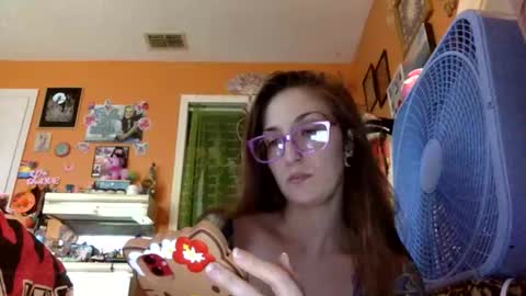 hi guys im back on here 3 online show from 11/09/25, 08:18