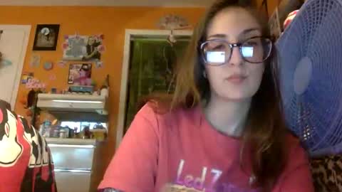 hi guys im back on here 3 online show from 11/28/25, 10:01