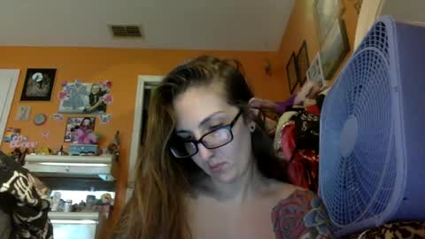 hi guys im back on here 3 online show from 07/06/26, 07:49