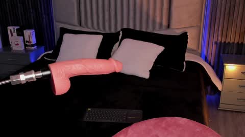 Lilly Ortiz online show from 12/10/24, 10:05