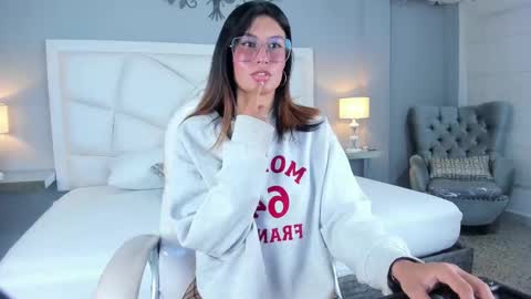 Snapshot of lillywills chatting on 10/07/25, 04:31 Lilly  online show from 10/07/25, 04:31