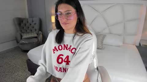 Snapshot of lillywills chatting on 10/15/25, 04:23 Lilly  online show from 10/15/25, 04:23