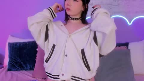 Snapshot of lilou_albrecht chatting on 11/04/25, 12:26 Lilou online show from 11/04/25, 12:26