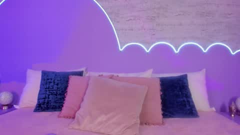 Snapshot of lilou_albrecht chatting on 11/14/25, 12:15 Lilou online show from 11/14/25, 12:15