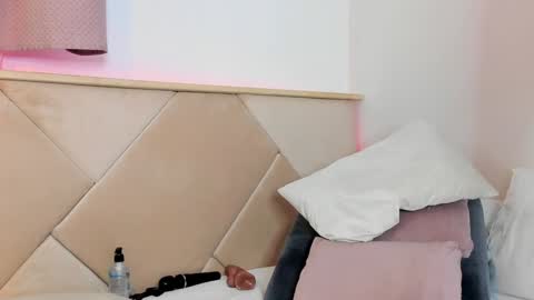 Snapshot of liloukatt chatting on 01/12/25, 03:39 Lilou online show from 01/12/25, 03:39