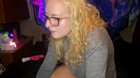 LilPies  online show from 11/30/25, 06:06