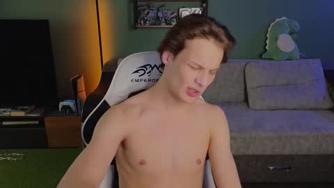 Snapshot of lilteddyboy chatting on 10/24/25, 04:25 lilteddyboy online show from 10/24/25, 04:25