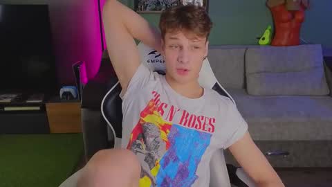 Snapshot of lilteddyboy chatting on 11/05/25, 04:51 lilteddyboy online show from 11/05/25, 04:51