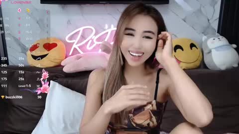 Lily online show from 02/19/25, 05:49