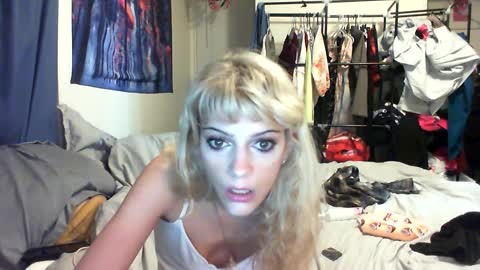 Snapshot of lilvioletxxx chatting on 09/13/25, 11:48 Little Violet online show from 09/13/25, 11:48
