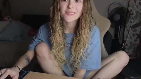 lily_and_jake online show from 11/25/25, 04:12