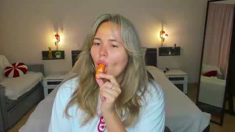 Lily online show from 07/20/26, 12:58