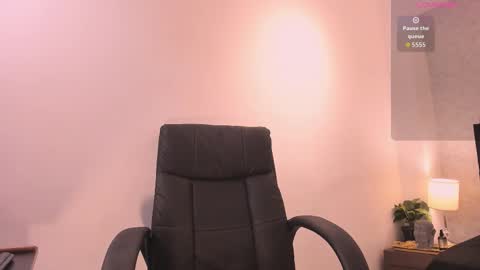 Snapshot of lily_cash1 chatting on 09/17/25, 07:04 lily_cash1 online show from 09/17/25, 07:04