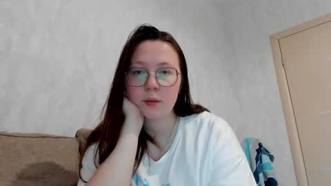 Snapshot of lily_cheys chatting on 10/14/25, 01:50 Lily Chays online show from 10/14/25, 01:50