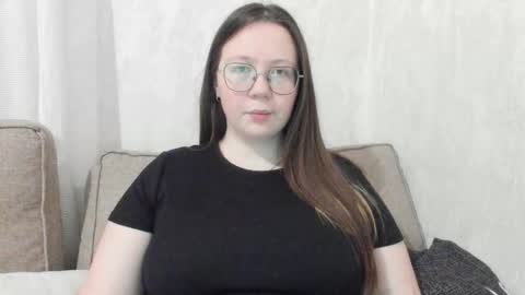 Snapshot of lily_cheys chatting on 01/11/26, 02:05 Lily Chays online show from 01/11/26, 02:05
