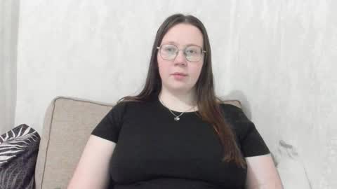 Snapshot of lily_cheys chatting on 01/18/26, 07:06 Lily Chays online show from 01/18/26, 07:06