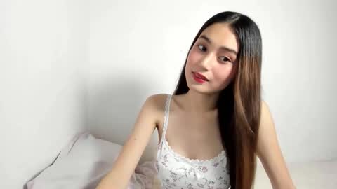 Snapshot of lily_ford_ chatting on 05/07/26, 05:13 Raelynn online show from 05/07/26, 05:13