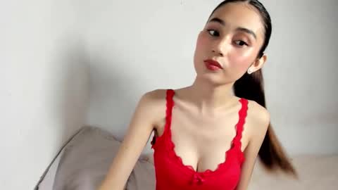 Snapshot of lily_ford_ chatting on 05/25/26, 05:57 Raelynn online show from 05/25/26, 05:57
