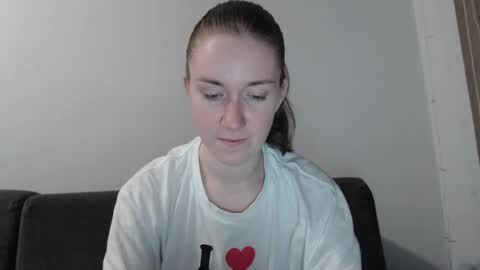 Snapshot of lily_love_x chatting on 11/25/25, 04:34 lily_love_x online show from 11/25/25, 04:34