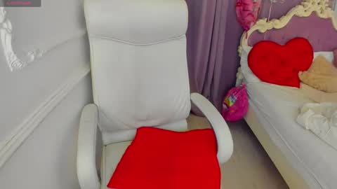 Lily online show from 04/30/26, 07:25