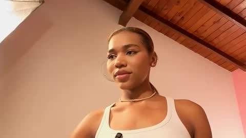 Lily Miiller online show from 09/12/25, 09:04