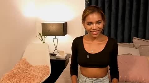 Lily Miiller online show from 09/23/25, 08:45