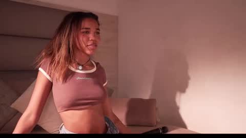 Lily Miiller online show from 06/01/26, 08:54