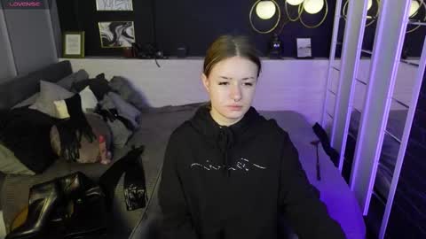 Lily online show from 03/06/25, 07:47