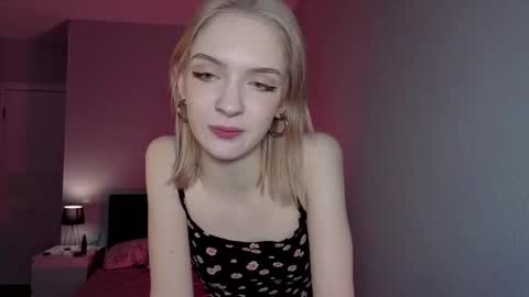 Snapshot of lily_moony chatting on 02/04/26, 09:42 Lily online show from 02/04/26, 09:42