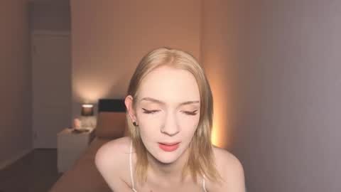 Snapshot of lily_moony chatting on 03/21/26, 10:24 Lily online show from 03/21/26, 10:24