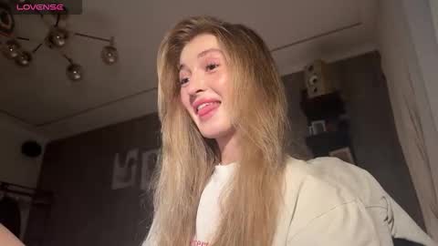 Sophie online show from 09/08/25, 05:23
