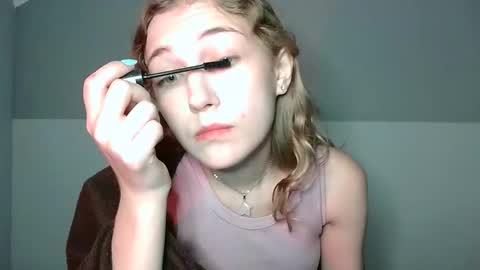 small lily online show from 09/11/25, 03:23