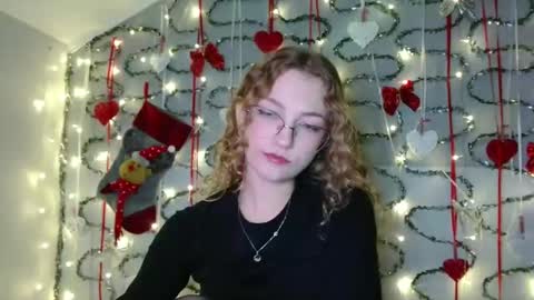 small lily online show from 11/25/25, 06:19