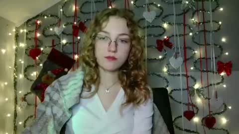 small lily online show from 12/05/25, 06:15