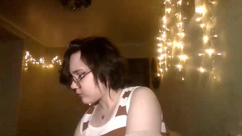 Snapshot of lily_violettt chatting on 01/14/26, 06:57 Lily online show from 01/14/26, 06:57
