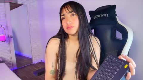 lily_waist online show from 10/06/25, 11:18