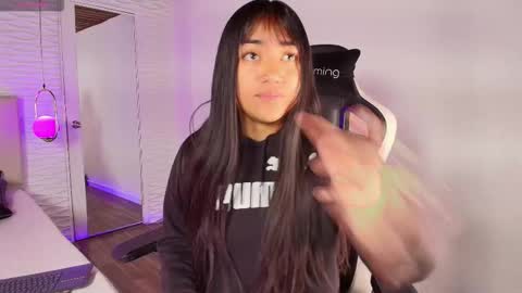 lily_waist online show from 10/11/25, 11:09