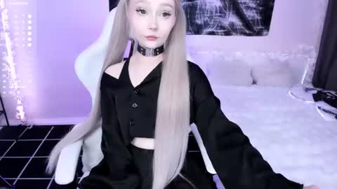 Lily online show from 06/17/26, 12:35