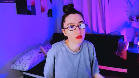 Snapshot of lily_xbaby chatting on 11/12/25, 09:32 LILY online show from 11/12/25, 09:32