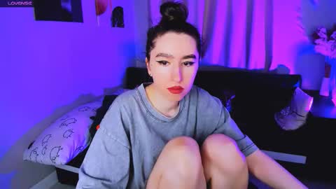 Snapshot of lily_xbaby chatting on 11/19/25, 07:52 LILY online show from 11/19/25, 07:52