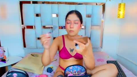 lilyandjuan_ online show from 09/11/25, 09:37